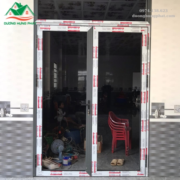 cửa nhôm Xingfa mở quay 2 cánh mặt tiền tại quận 7 tphcm